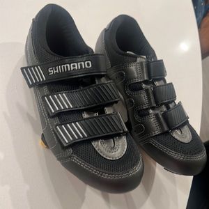 NWOT shimano cycle shoes